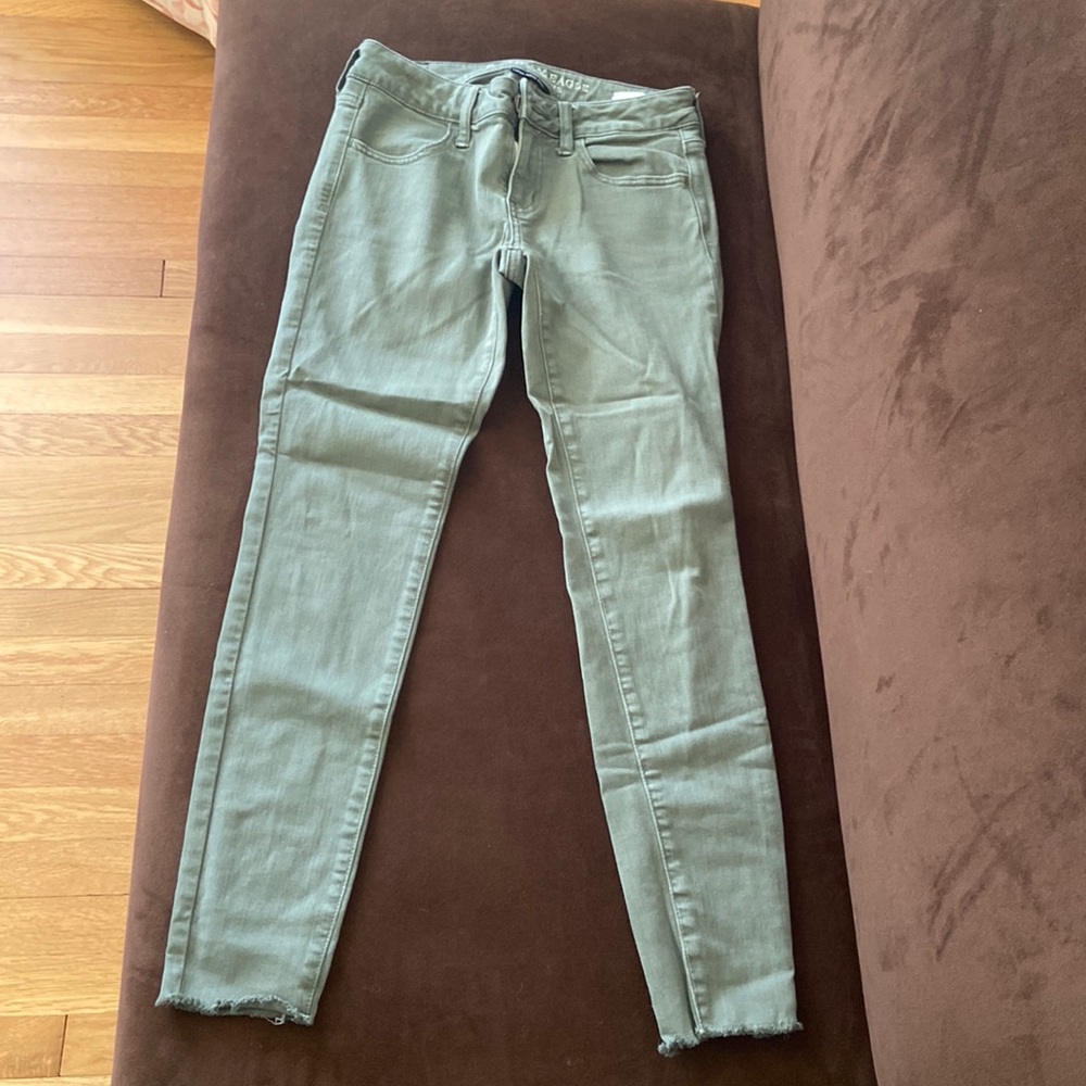 American Eagle Super Super Stretch Size 4 SHORT Super Low Denim Jeggings